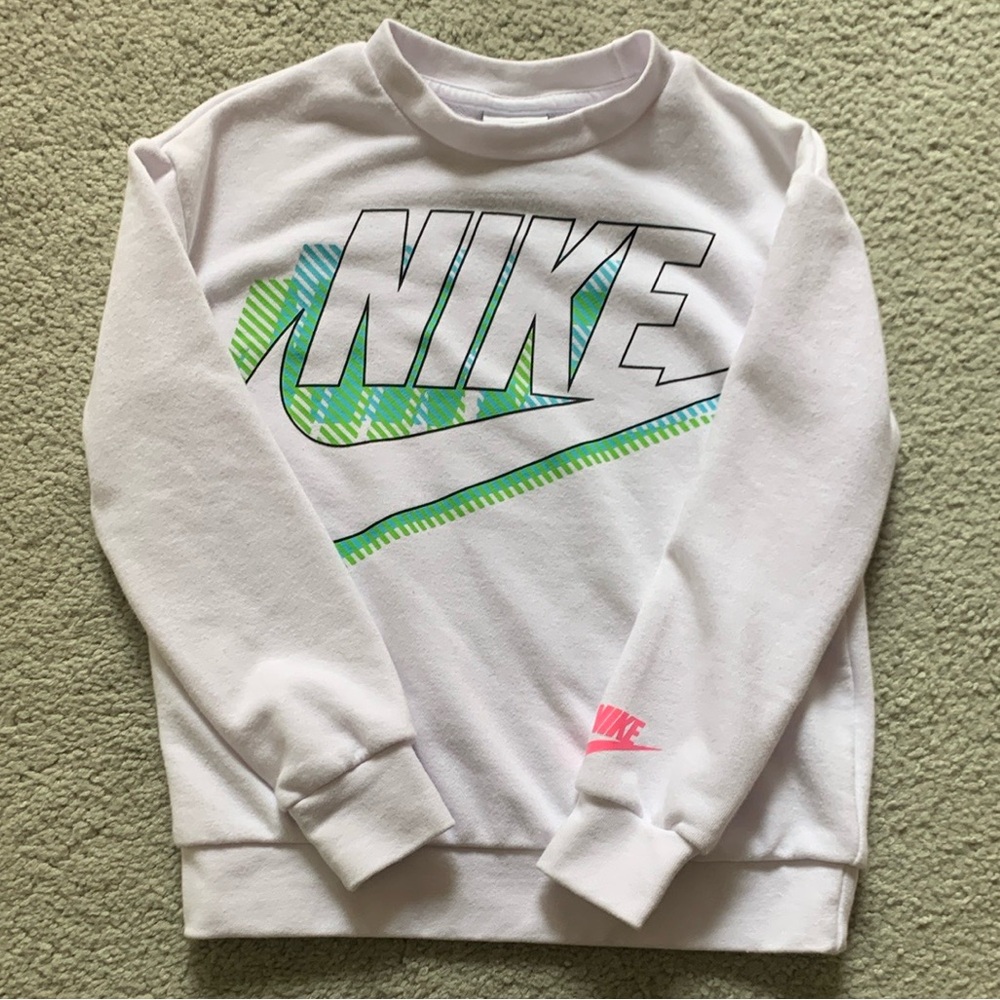 *SOLD* 🩵 Nike Kids 4-5T White Retro Style Crewneck